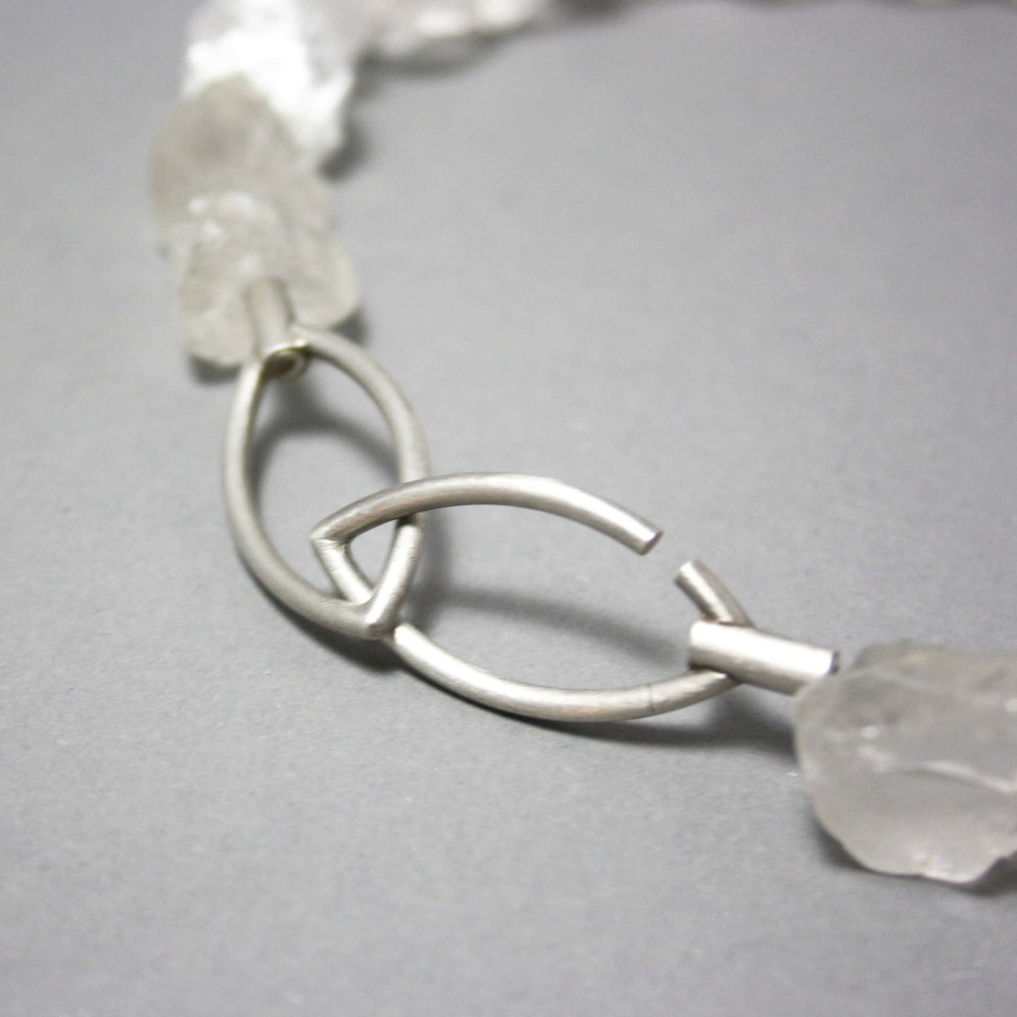 Detailbild: Handgefertigter Steckverschluss aus 925-Sterlingsilber