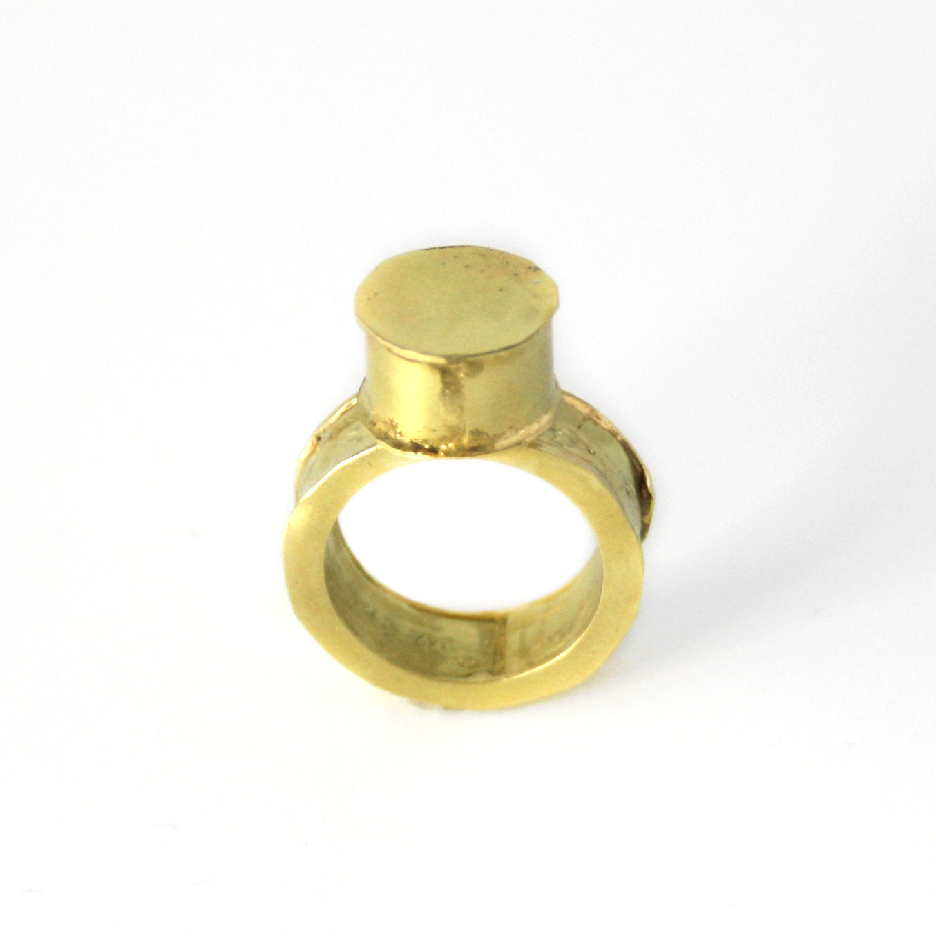 Ring 750 yellow gold hollow mounted size 58