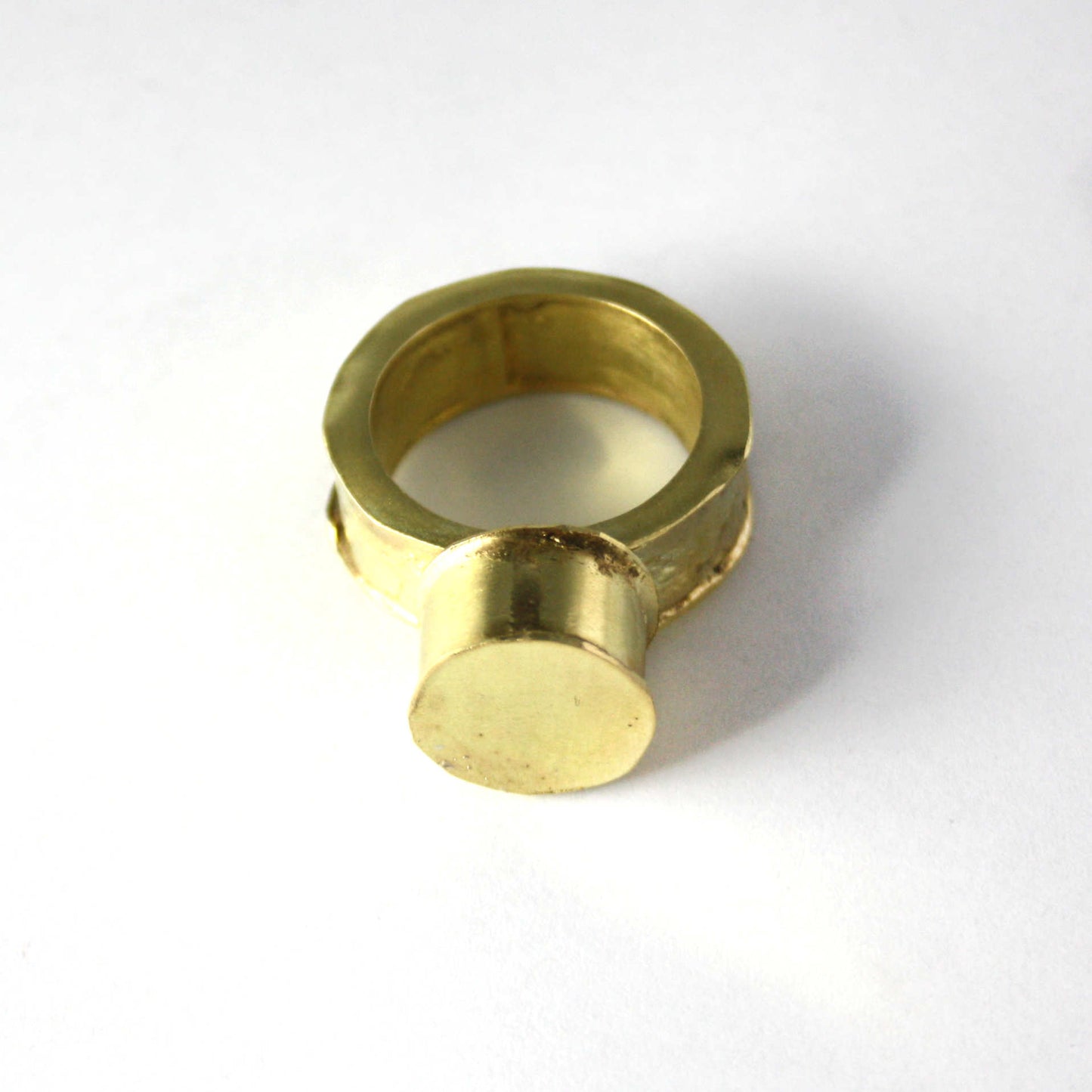 Ring 750 yellow gold hollow mounted size 58
