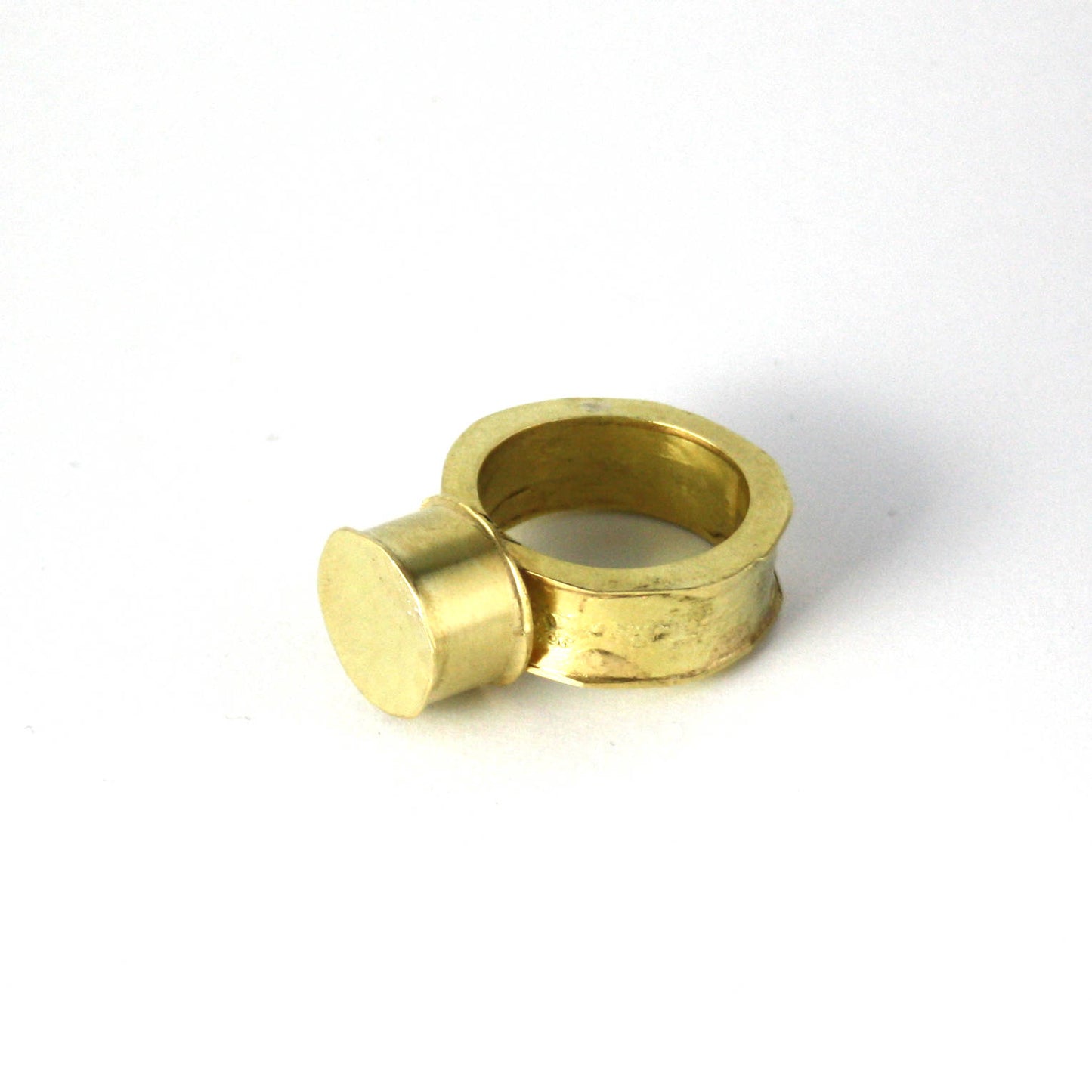 Ring 750 yellow gold hollow mounted size 58