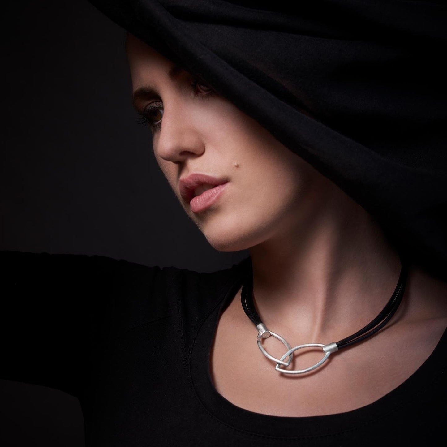Black leather straps with gold-plated 925 silver clasp in three lengths