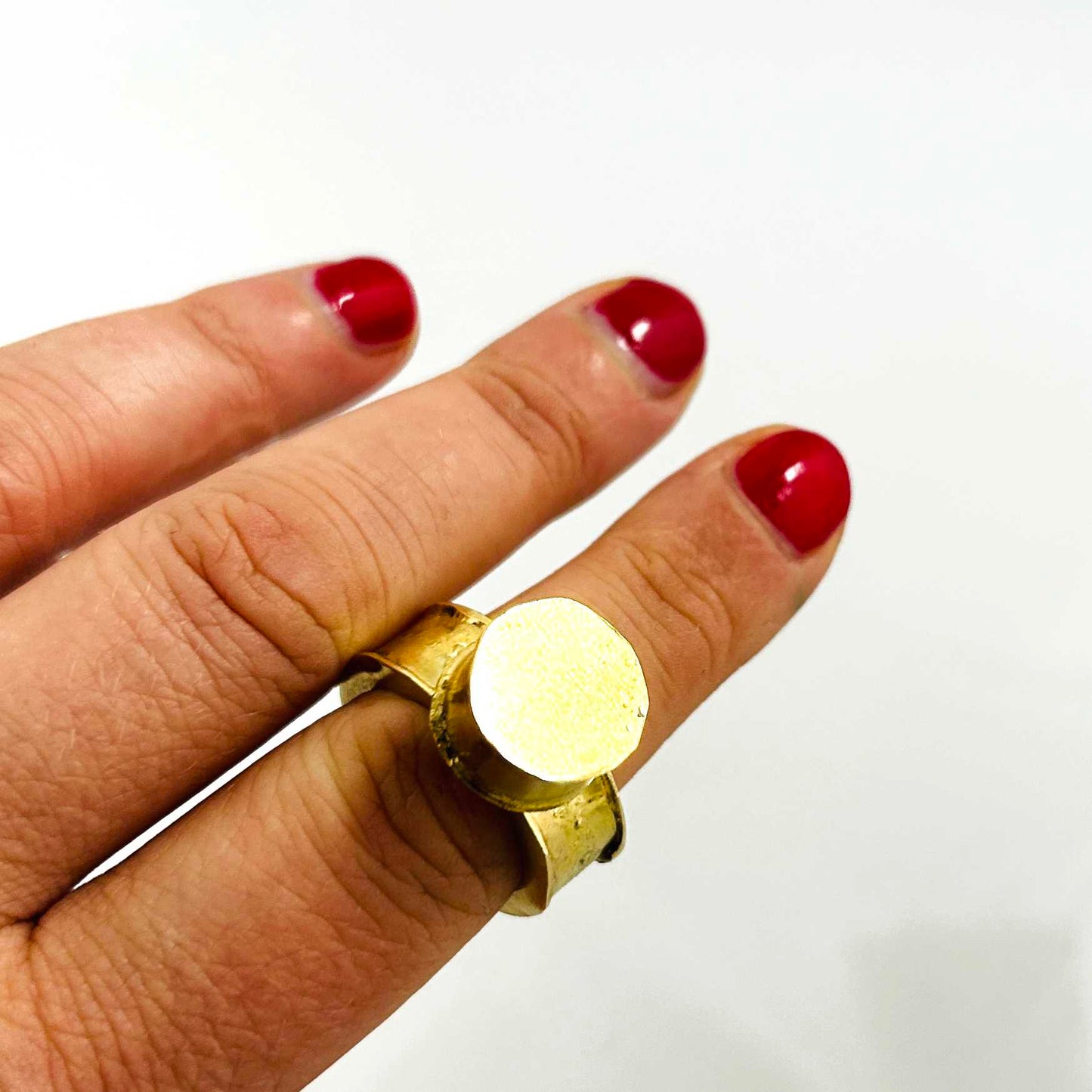 Ring 750 yellow gold hollow mounted size 58