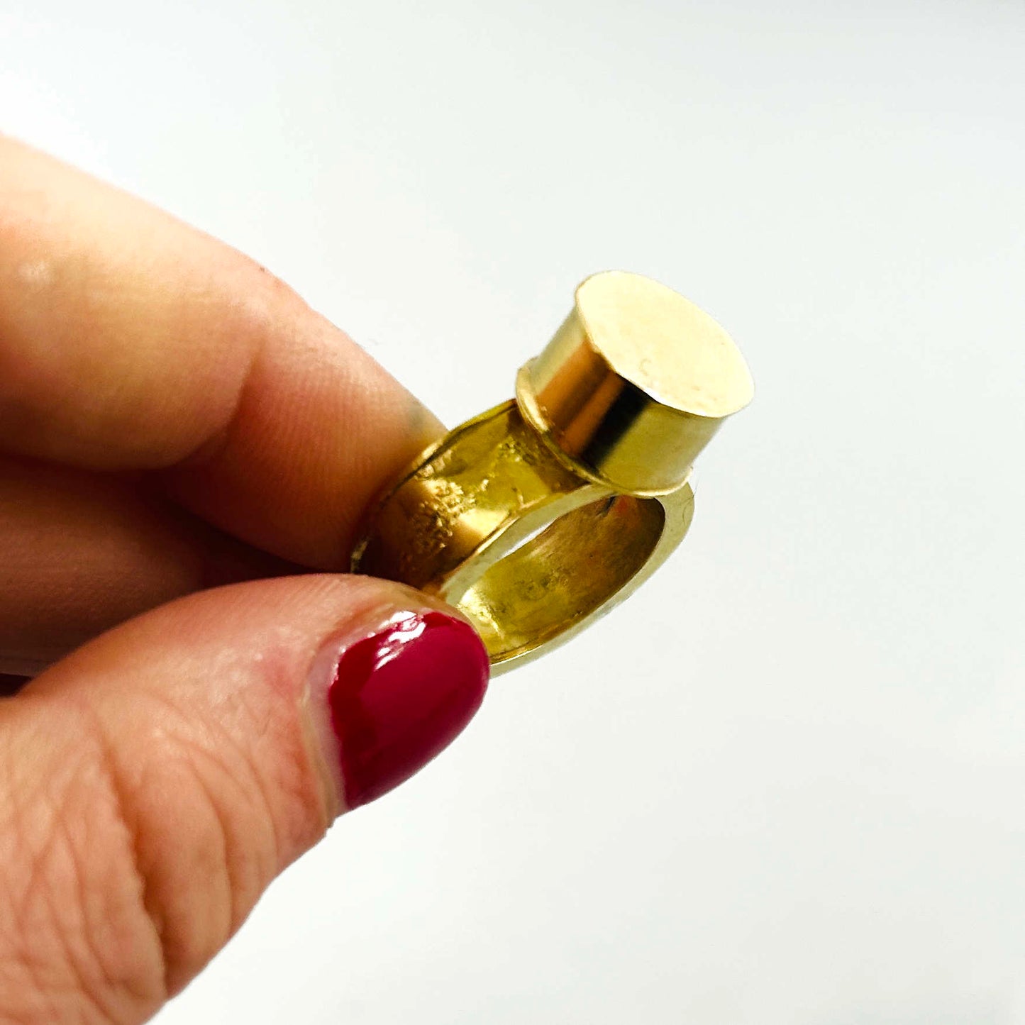 Ring 750 yellow gold hollow mounted size 58